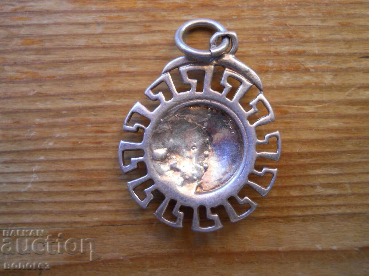 Pandantiv Versace "Gorgona" din argint cu preț 45.00 BGN | € 23.01 Pandantiv Versace "Gorgona" din argint cu preț 45.00 BGN | € 23.01