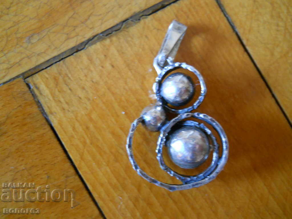 Ασημένιο μενταγιόν αντίκα με αχάτη με τιμή 50.00 BGN | € 25.56 Ασημένιο μενταγιόν αντίκα με αχάτη με τιμή 50.00 BGN | € 25.56