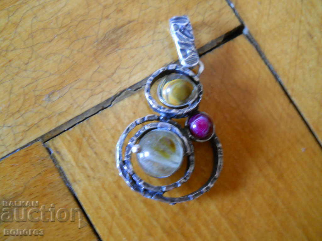 Ασημένιο μενταγιόν αντίκα με αχάτη Ασημένιο μενταγιόν αντίκα με αχάτη