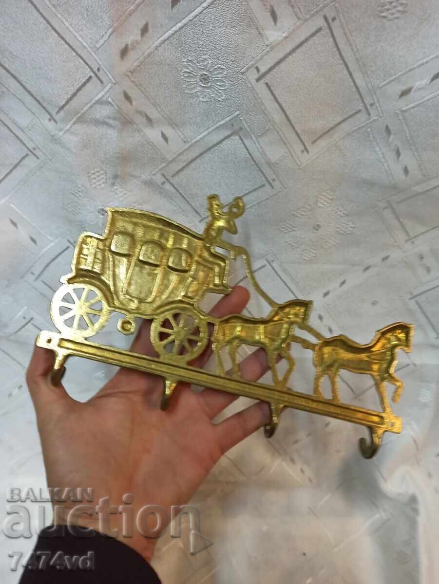 Δημοπρασία Μπρούτζινη κρεμάστρα κλειδιών με σχέδιο αλόγων και άμαξας