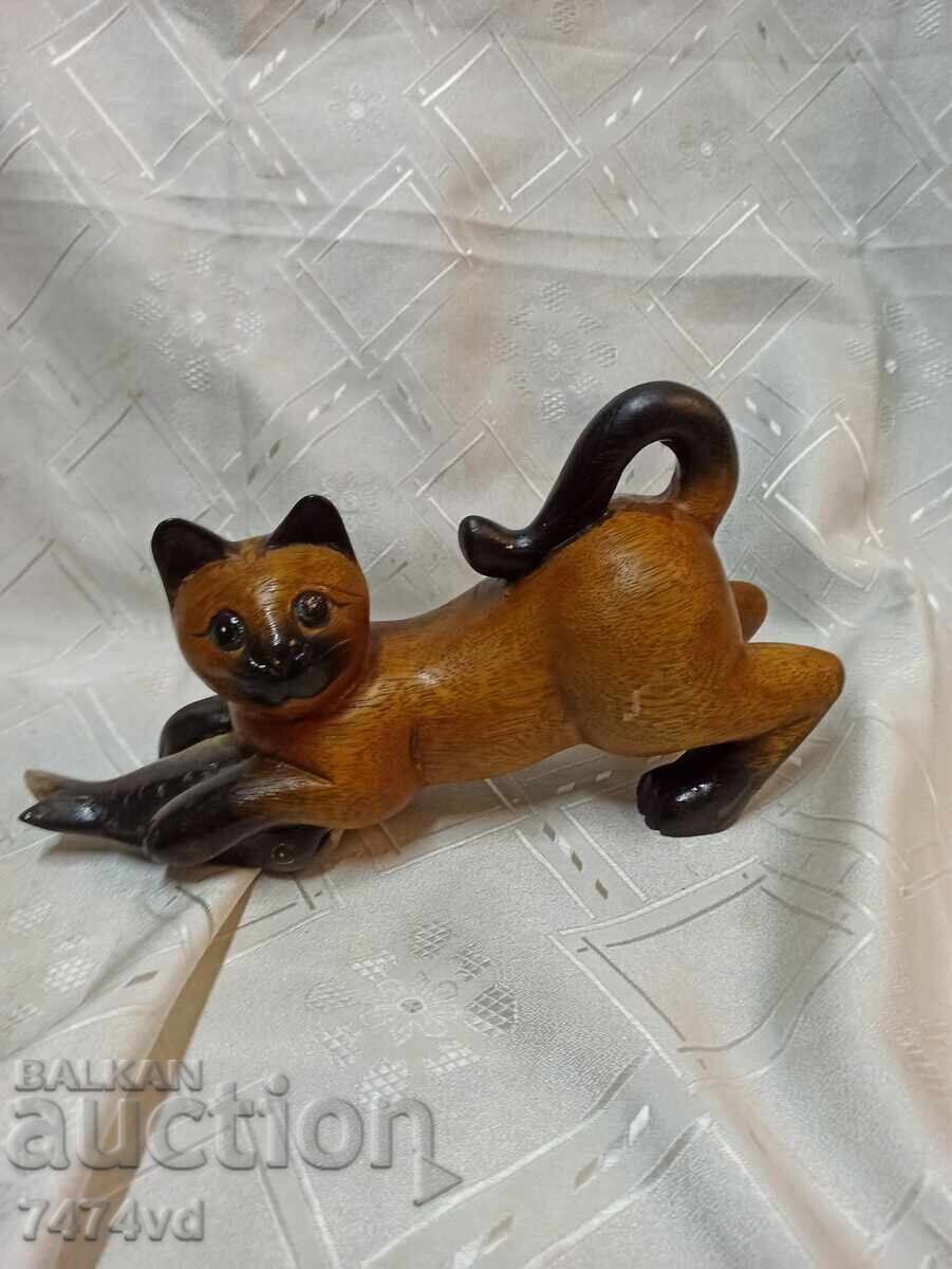 Figurină din lemn masiv sculptată manual, pisică cu pește