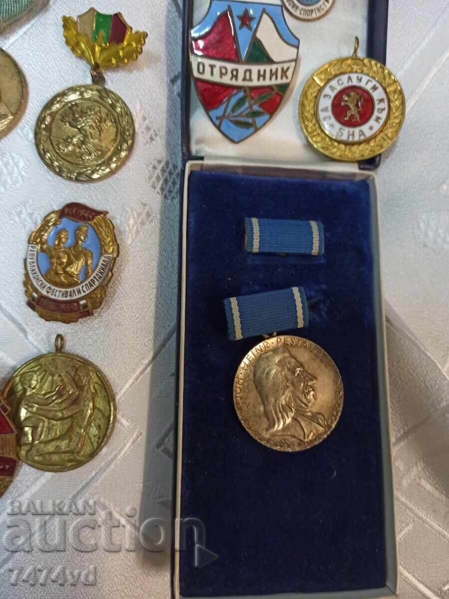 Delivery of COLLECTION OF ORDERS, MEDALS, BADGES Delivery of COLLECTION OF ORDERS, MEDALS, BADGES