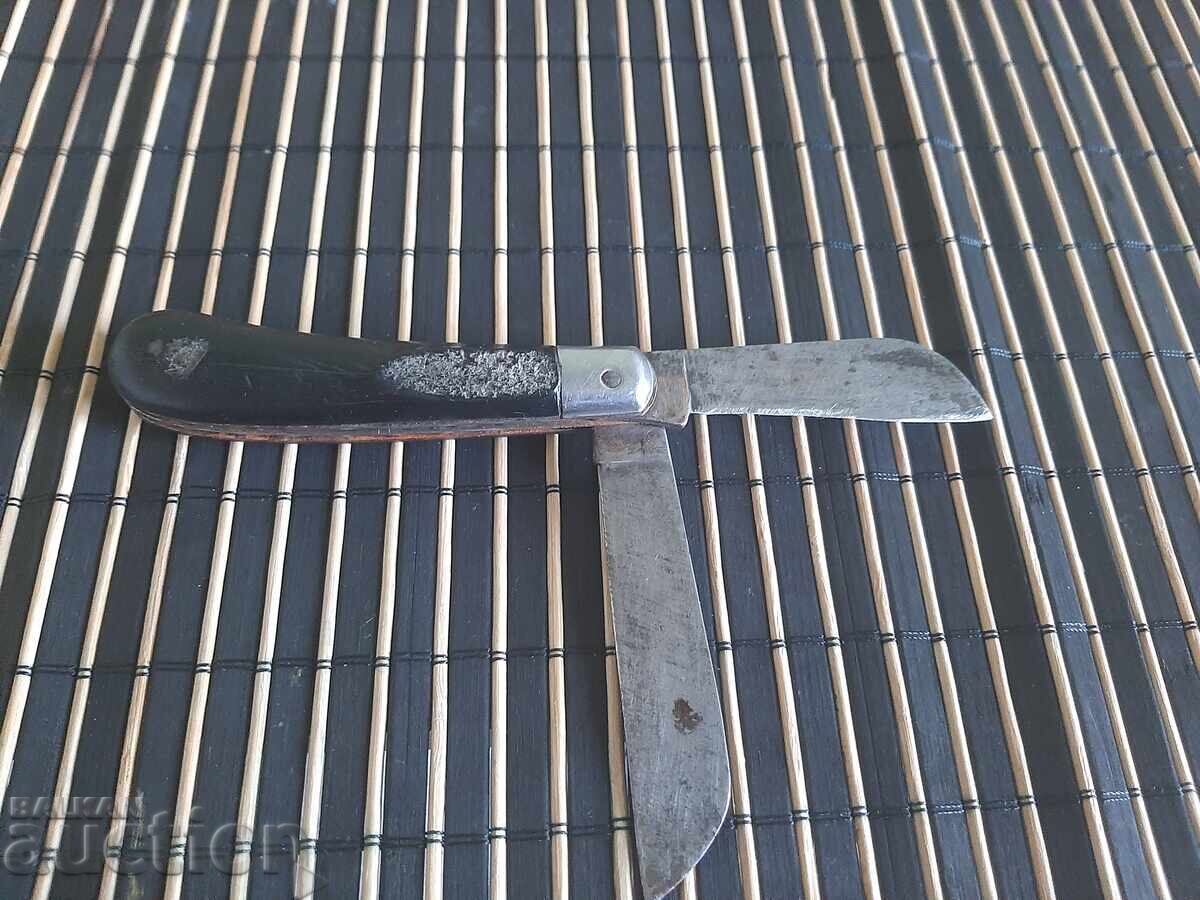 Delivery of An old pocket knife