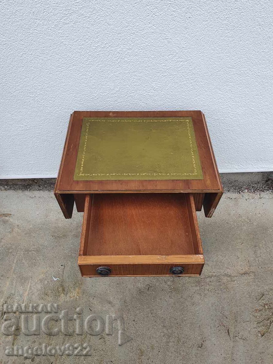 Αντίκα ξύλινο τραπεζάκι σαλονιού επεκτεινόμενο μασίφ!!! με τιμή 0.01 BGN | € 0.01