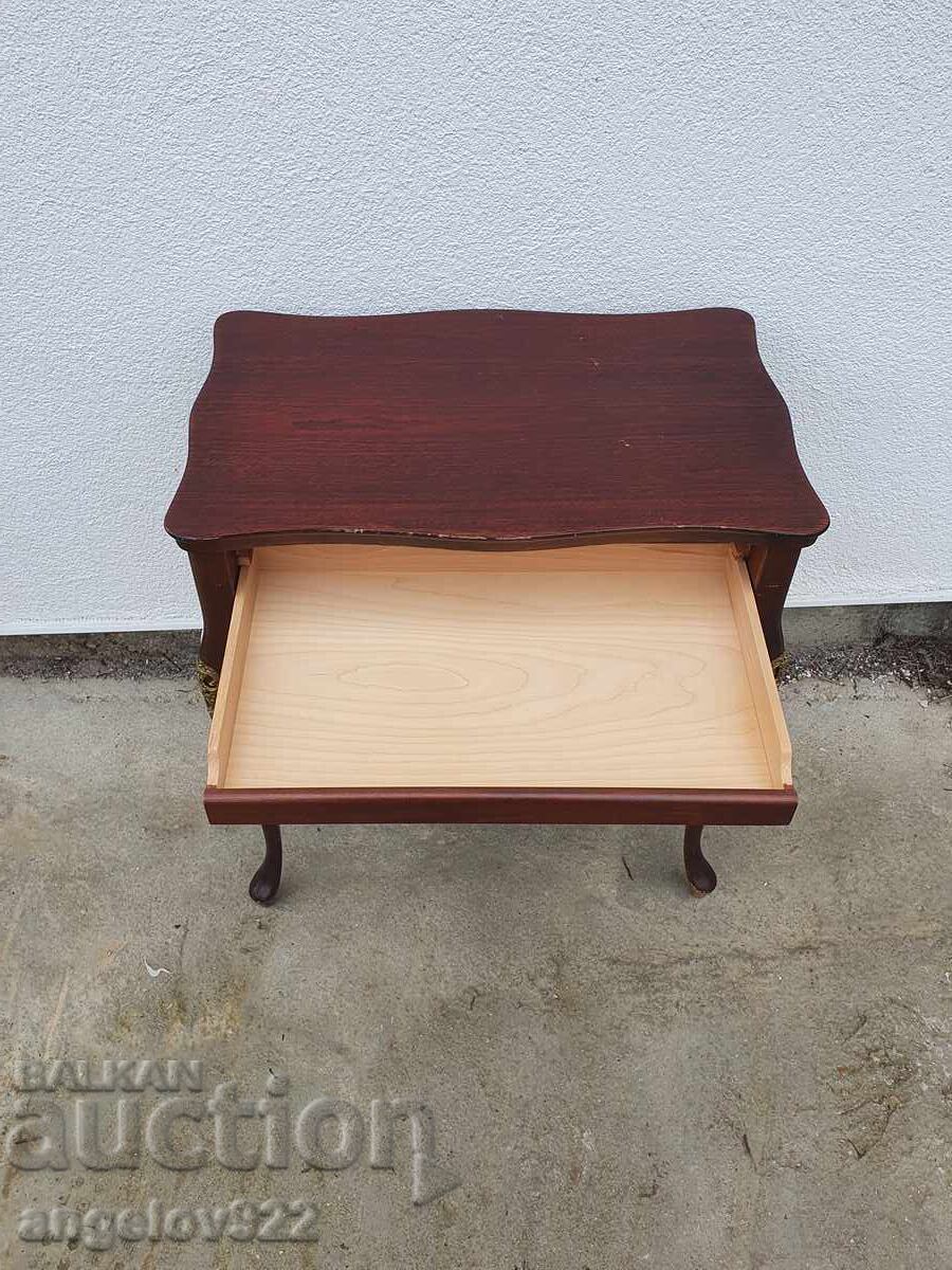 Δημοπρασία Όμορφη vintage ξύλινη συρταριέρα!!!