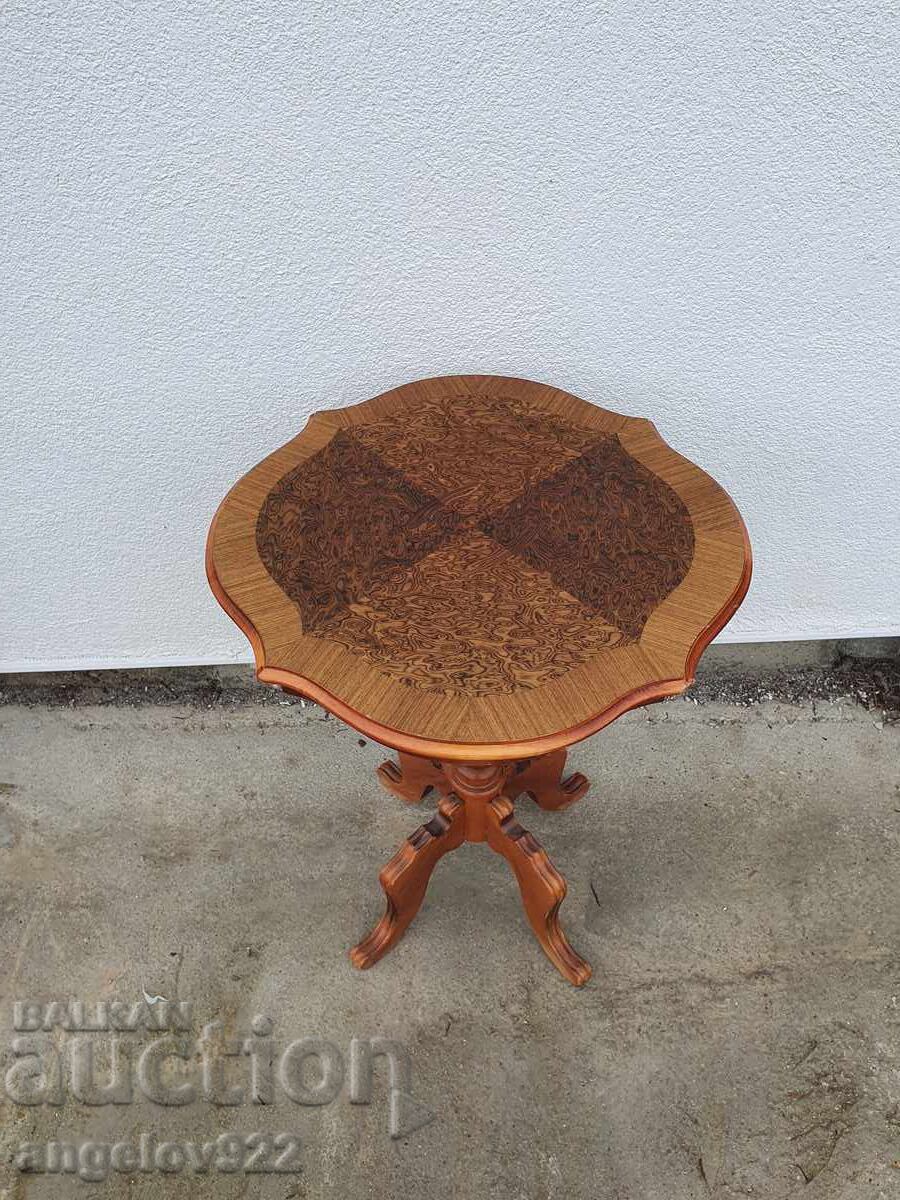 Auction  Beautiful vintage solid wood table!!!