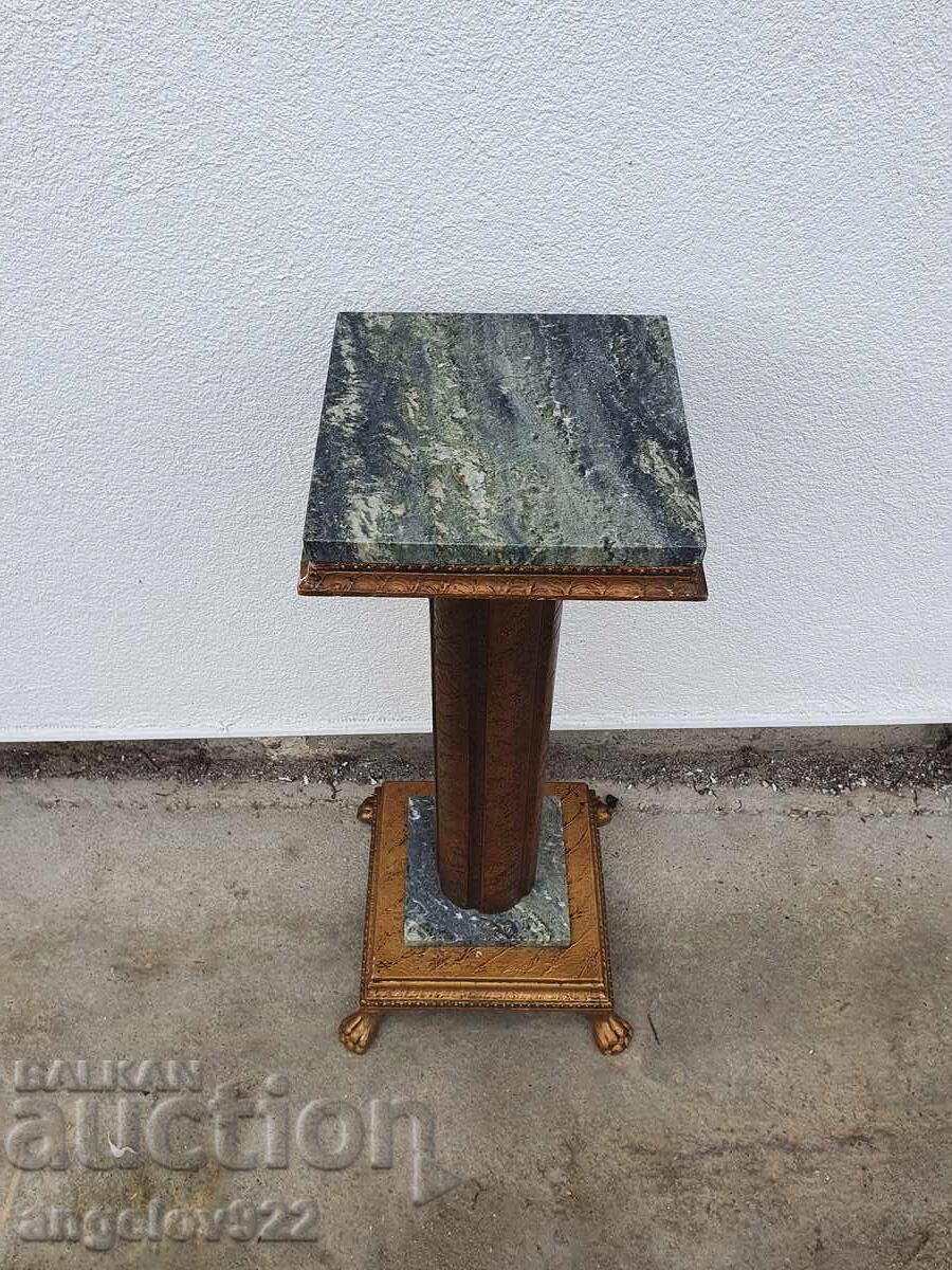 Piedestal vintage superb cu blaturi din marmură!!! cu preț 0.01 BGN | € 0.01