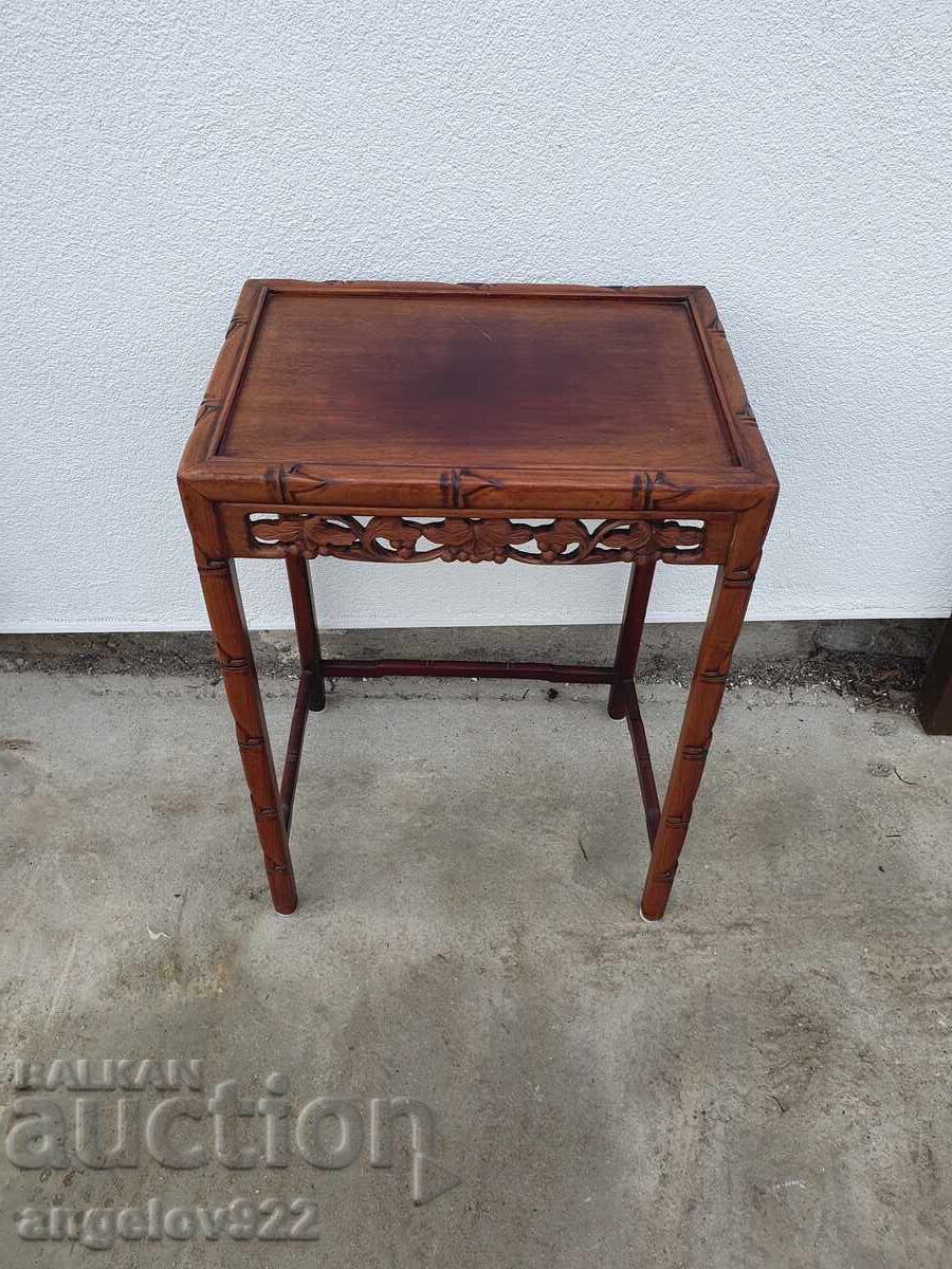 Όμορφο vintage ξύλινο τραπεζάκι μασίφ!!! Όμορφο vintage ξύλινο τραπεζάκι μασίφ!!!