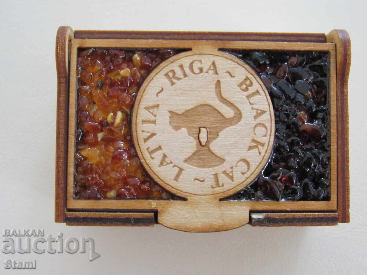 Παράδοση Κουτία τουαλέτας με κεχριμπάρι από τη Ρίγα, Λετονία