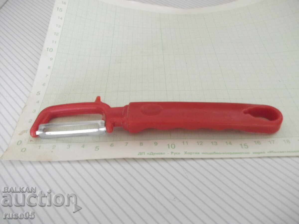 Μηχανή ξεφλουδίσματος φρούτων και λαχανικών με τιμή 1.00 BGN | € 0.51