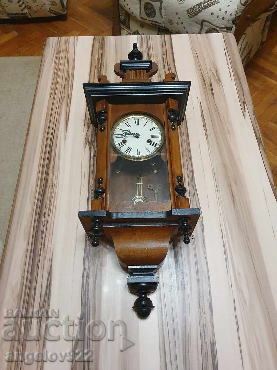 Παλιό γερμανικό ρολόι τοίχου ΛΕΙΤΟΥΡΓΕΙ Παλιό γερμανικό ρολόι τοίχου ΛΕΙΤΟΥΡΓΕΙ