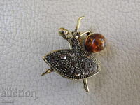 Broșă-balerină din chihlimbar baltic de primă clasă