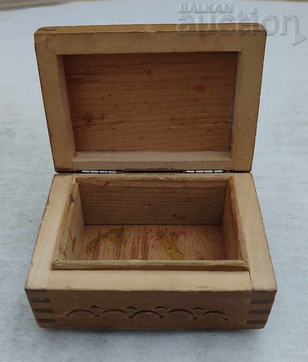 CUTIE DIN LEMN SCULPTATĂ PENTRU BIJUTERII cu preț € 4.09 | 8.00 BGN CUTIE DIN LEMN SCULPTATĂ PENTRU BIJUTERII cu preț € 4.09 | 8.00 BGN