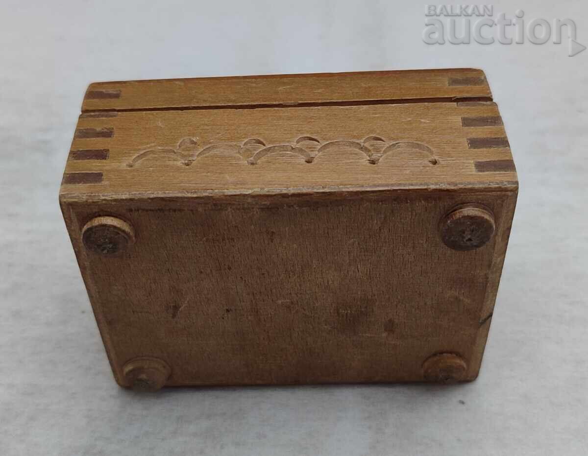 Δημοπρασία ΞΥΛΙΝΟ ΣΚΑΛΙΣΤΟ ΚΟΥΤΙ ΓΙΑ ΚΟΣΜΗΜΑΤΑ