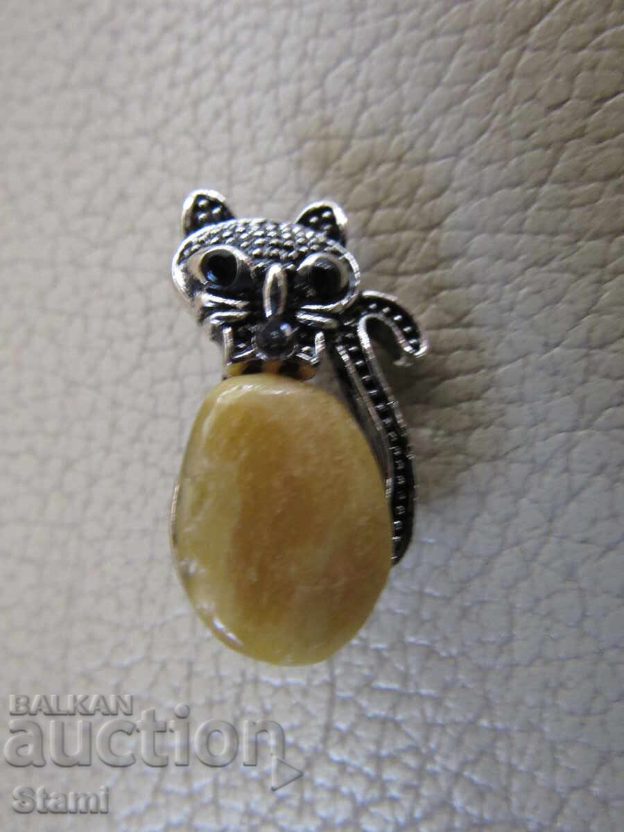 Broșă-pisică din chihlimbar baltic de primă clasă cu preț 34.00 BGN | € 17.38