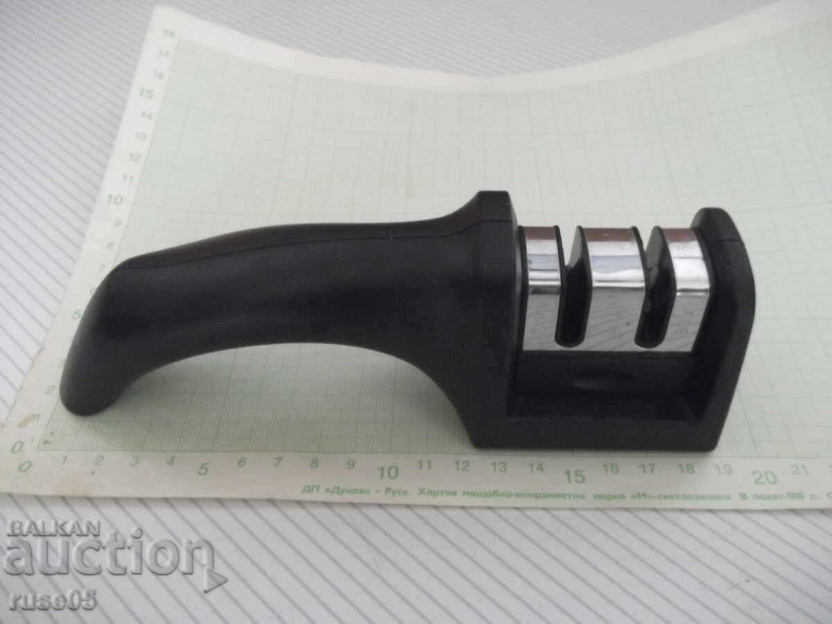 Knife sharpener and other items with price 15.00 BGN | € 7.67