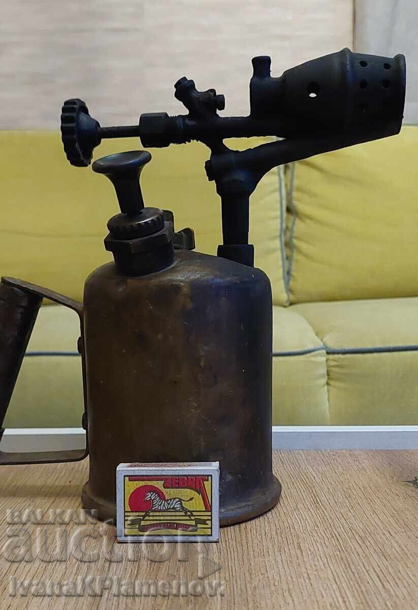 Lampă cu benzină, din perioada socialistă, din bronz - 6