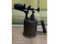 Lampă cu benzină, din perioada socialistă, din bronz