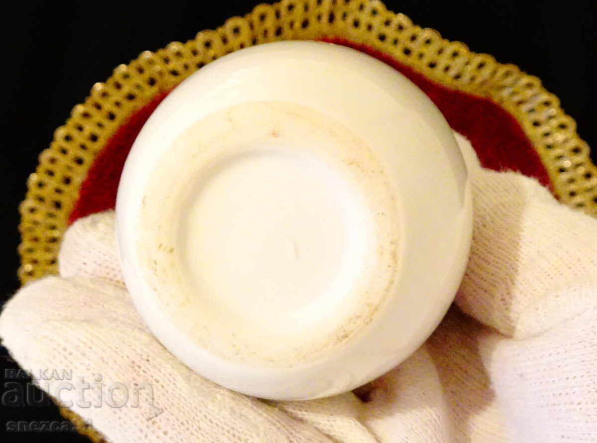 Порцеланова фигура Заек в яйчена черупка,позлата. - 5