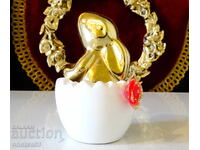 Порцеланова фигура Заек в яйчена черупка,позлата.