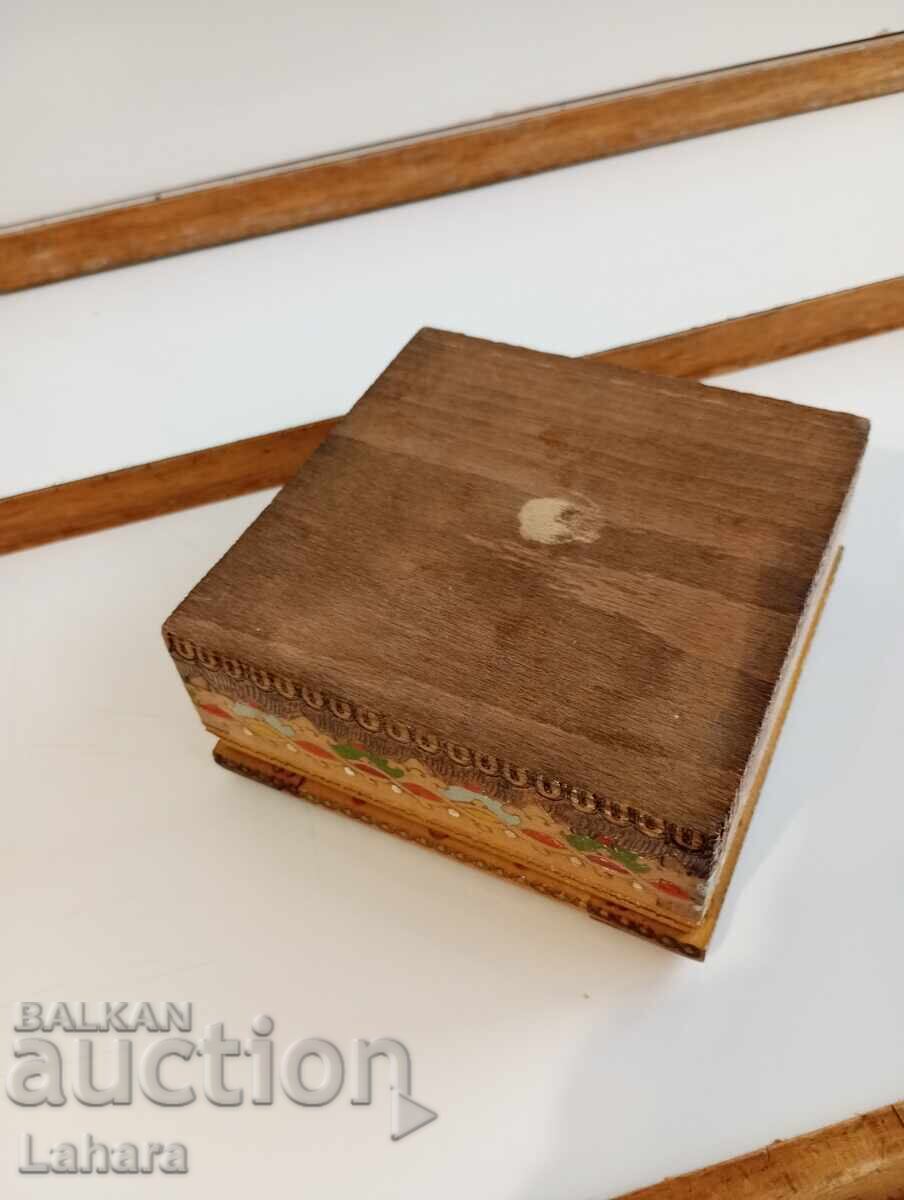 Auction  Wooden cigarette box