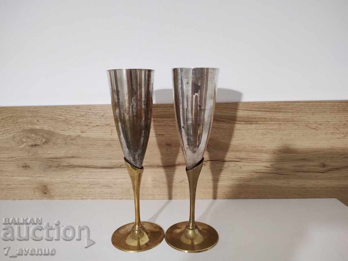 Auction Elegant slim toasting glasses, 2 pieces, 30.11.25 Auction Elegant slim toasting glasses, 2 pieces, 30.11.25