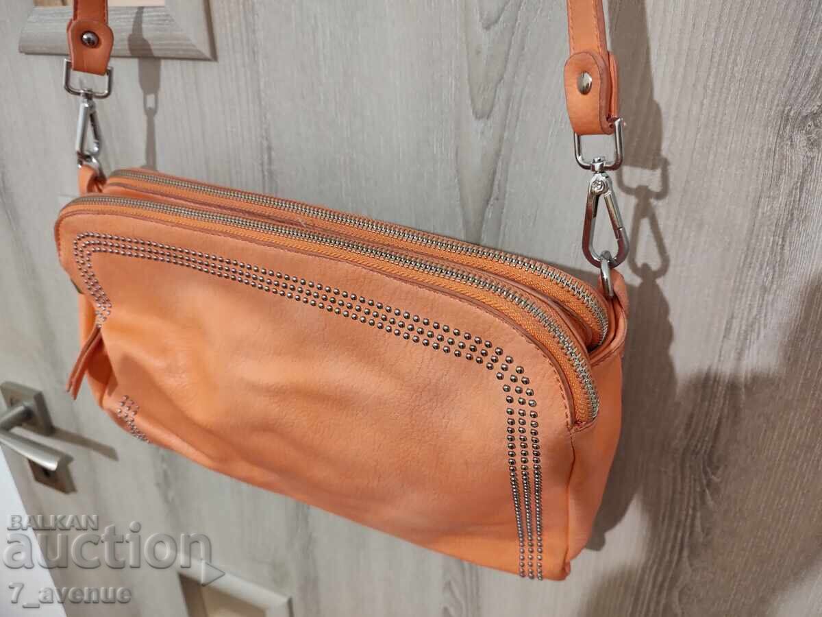 Παράδοση Κομψή γυναικεία τσάντα Tendenz 30.11.25