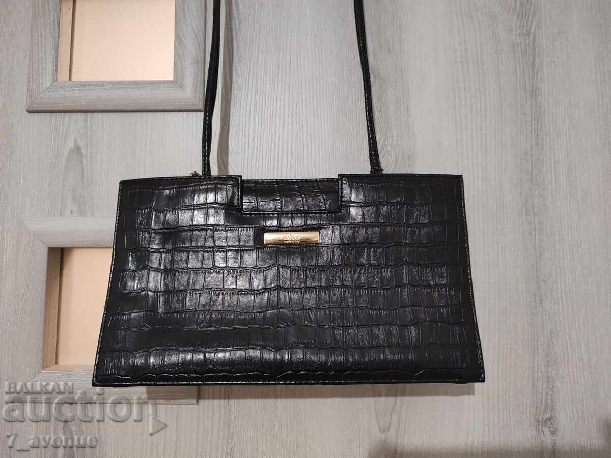 Geantă elegantă de damă Gucci 30.11.25 cu preț 99.00 BGN | € 50.62 Geantă elegantă de damă Gucci 30.11.25 cu preț 99.00 BGN | € 50.62