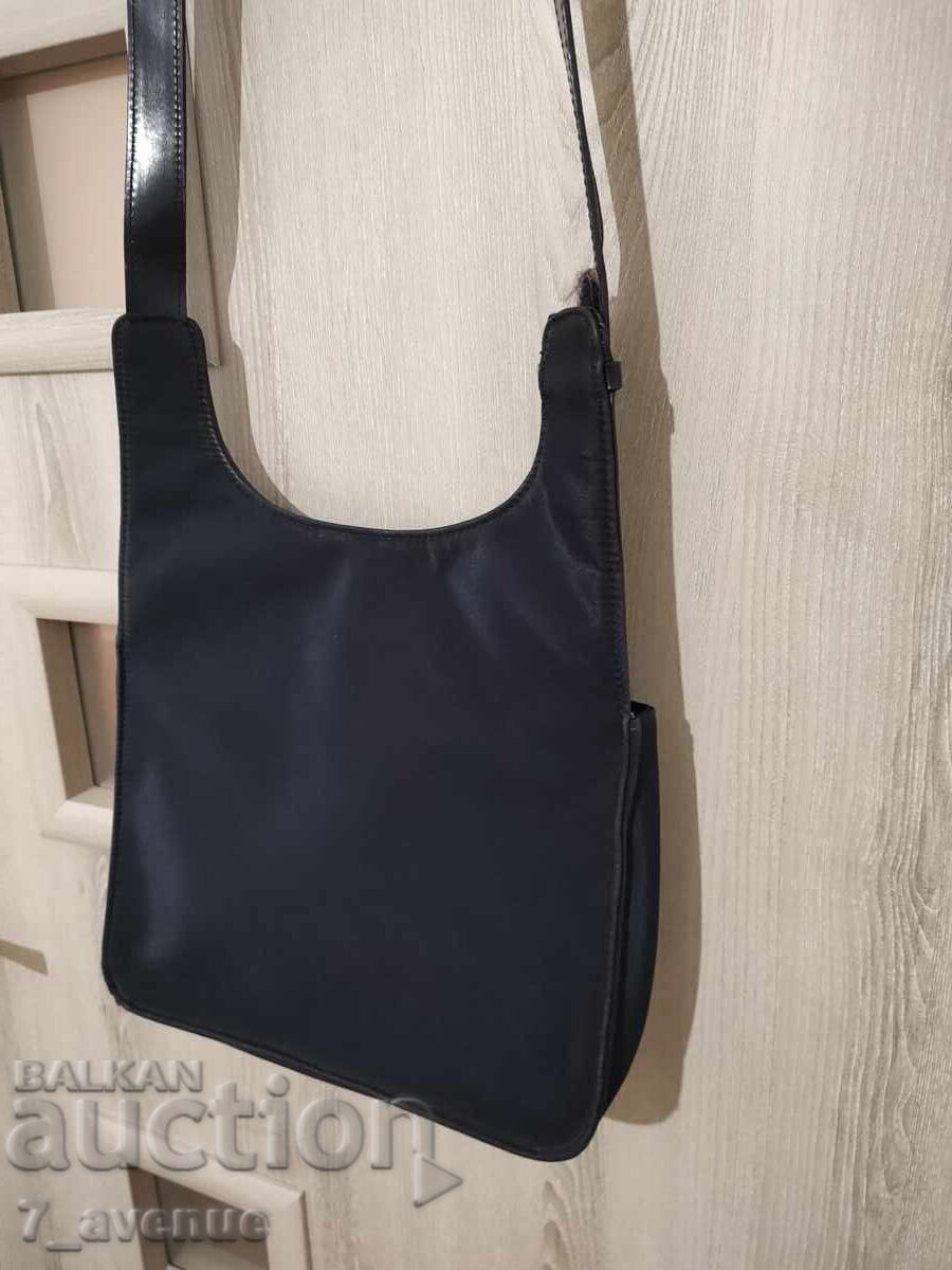 Παράδοση Κομψή γυναικεία τσάντα Mexx 30.11.25