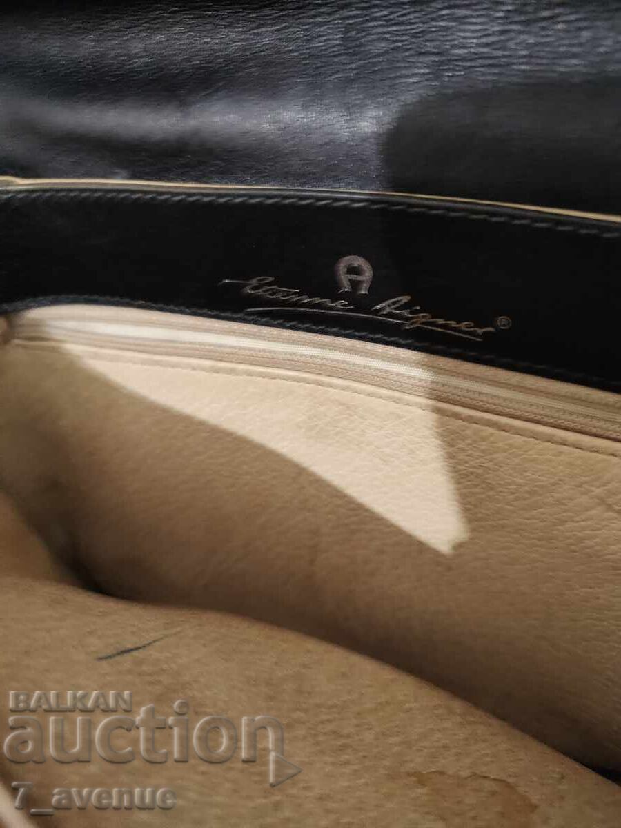 Παράδοση Γυναικεία κομψή τσάντα Aigner 30.11.25