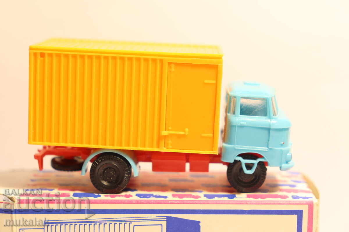 1/87 H0 BERLINPLAST IFA IFA FURGON CAMION MODEL cu preț 30.00 BGN | € 15.34