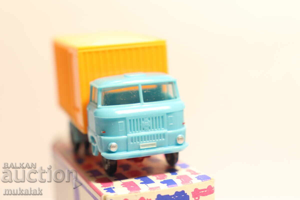 Licitație 1/87 H0 BERLINPLAST IFA IFA FURGON CAMION MODEL