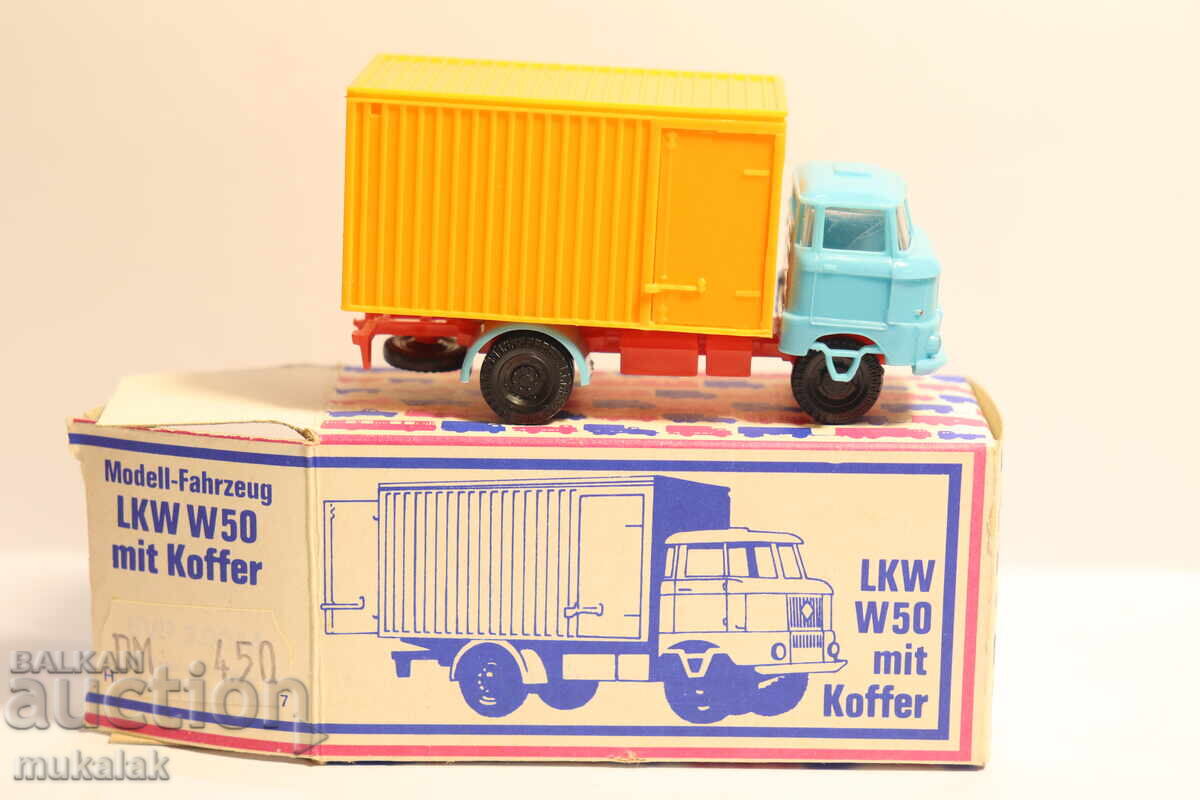 1/87 H0 BERLINPLAST IFA IFA FURGON CAMION MODEL
