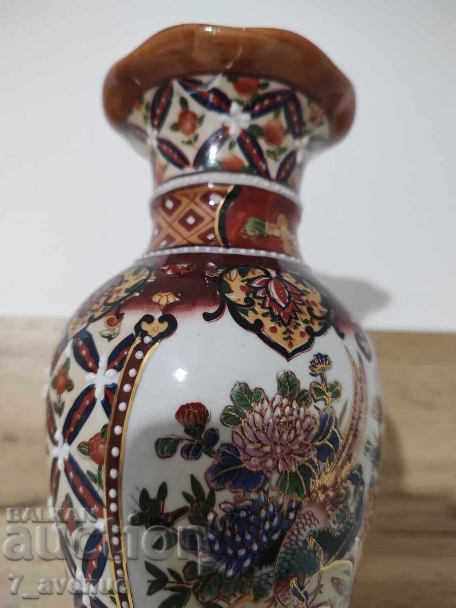 Delivery of Beautiful old Satsuma vase, porcelain, marked 30.11.2025