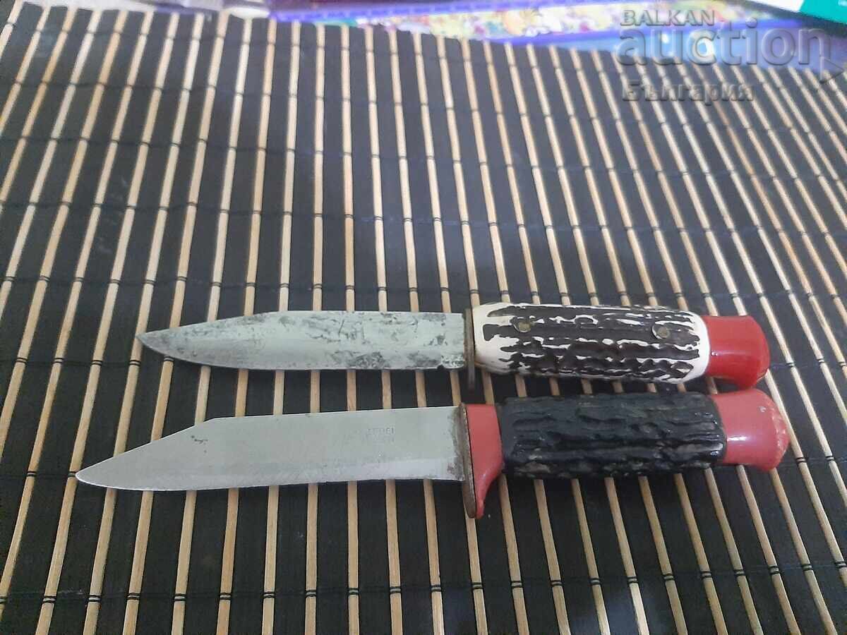 2 small knives, knife