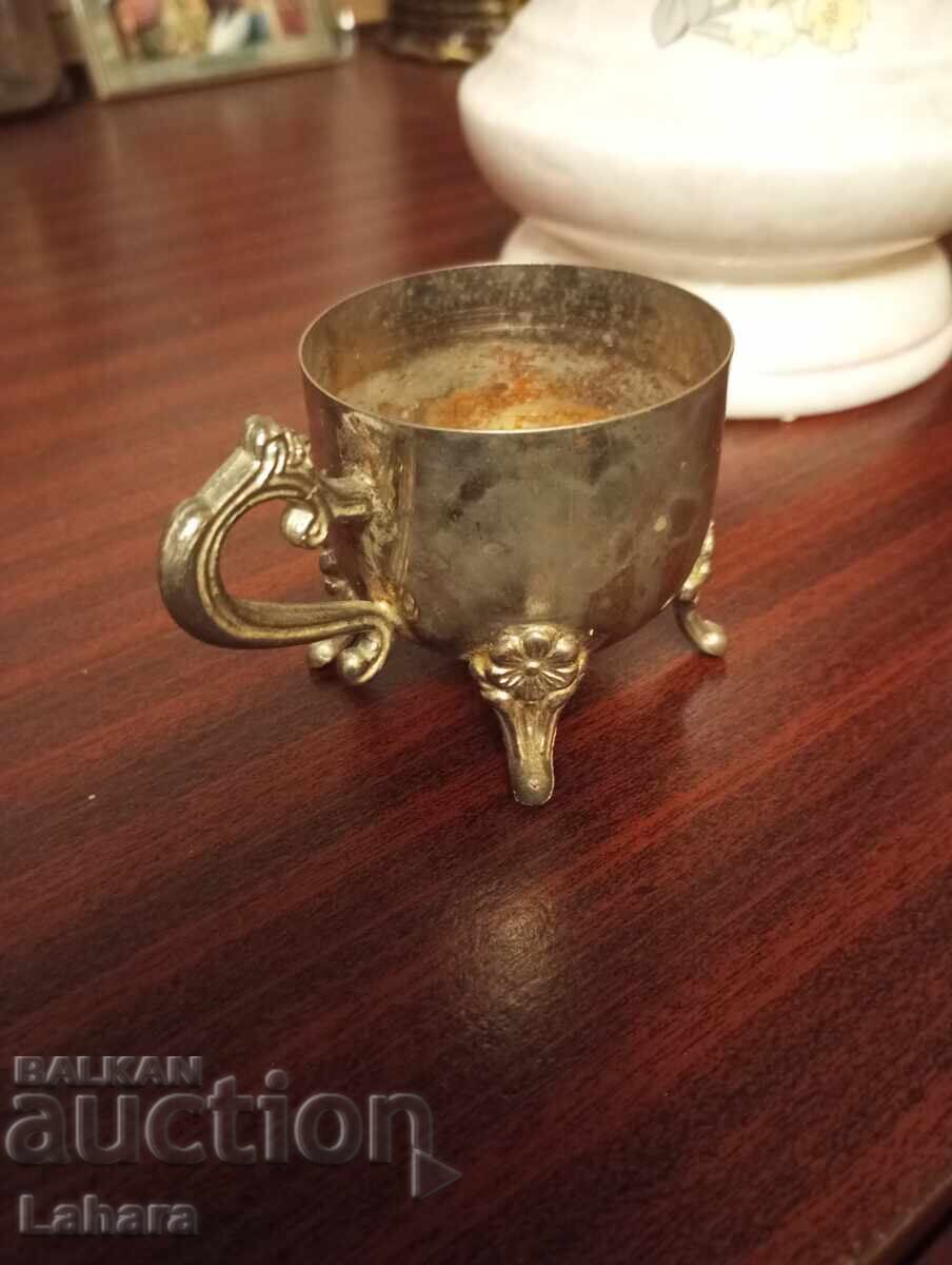 Μεταλλικό, πιθανώς ασημένιο φλιτζάνι Μεταλλικό, πιθανώς ασημένιο φλιτζάνι