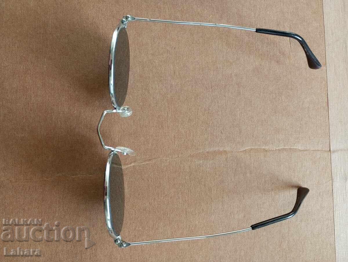 Delivery of Sunglasses with the inscription Love