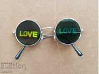Ochelari de soare cu inscripția Love