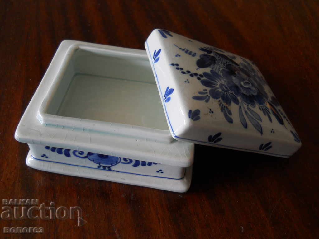 Аукцион Старинна порцеланова кутия за бижута "Royal Delft" Холандия