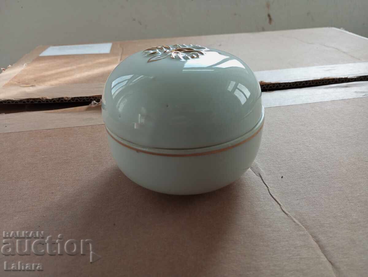 Porcelain box with price 2.00 BGN | € 1.02