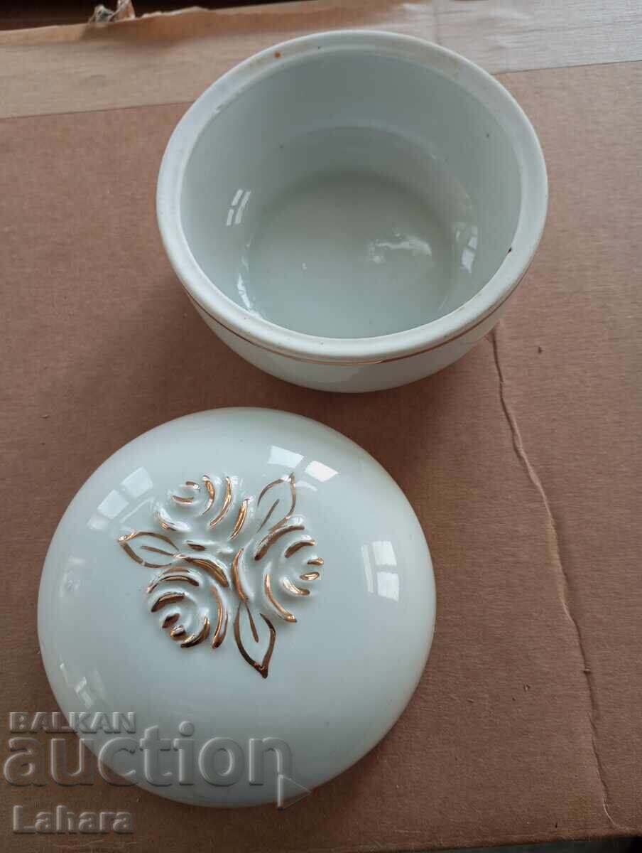 Delivery of Porcelain box