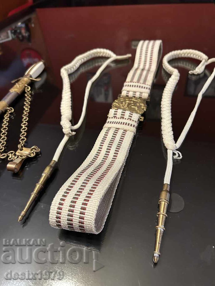 Pumnal de ofițer de infanterie cu curea și cordon cu preț 185.00 BGN | € 94.59 Pumnal de ofițer de infanterie cu curea și cordon cu preț 185.00 BGN | € 94.59