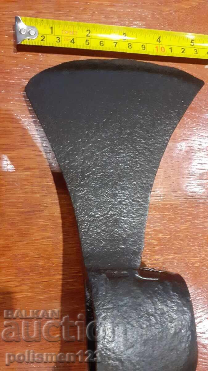 PICKAXE-AXE with price 70.00 BGN | € 35.79
