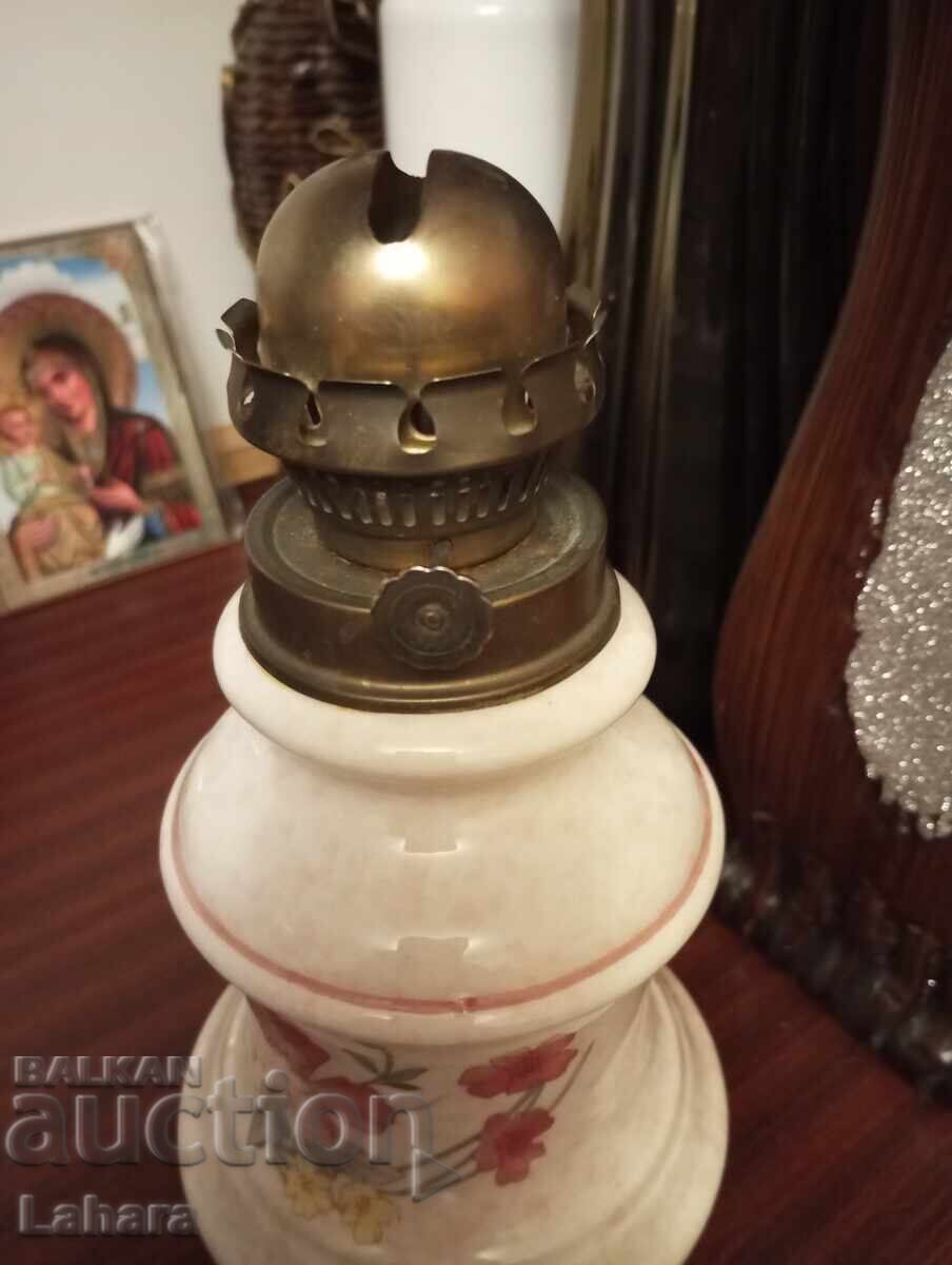 Όμορφη λάμπα γκαζιού, πορσελάνινη με τιμή 52.00 BGN | € 26.59