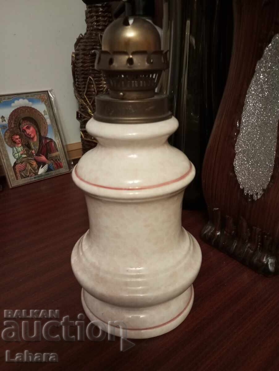 Παράδοση Όμορφη λάμπα γκαζιού, πορσελάνινη