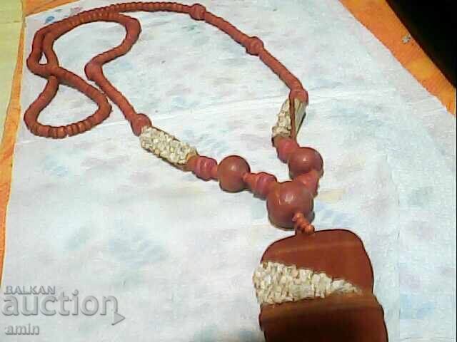 дервено колие