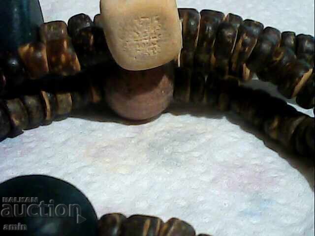 Licitație Colier vechi roșu granat