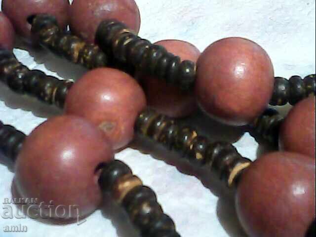 дервено колие с цена 8.00 лв. | € 4.09