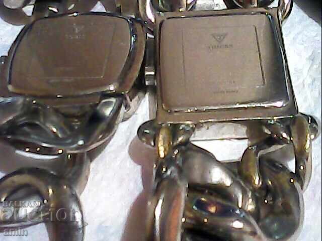 Доставка на лот от5бр стари 4асовници guesseвси4ки работете няма батри