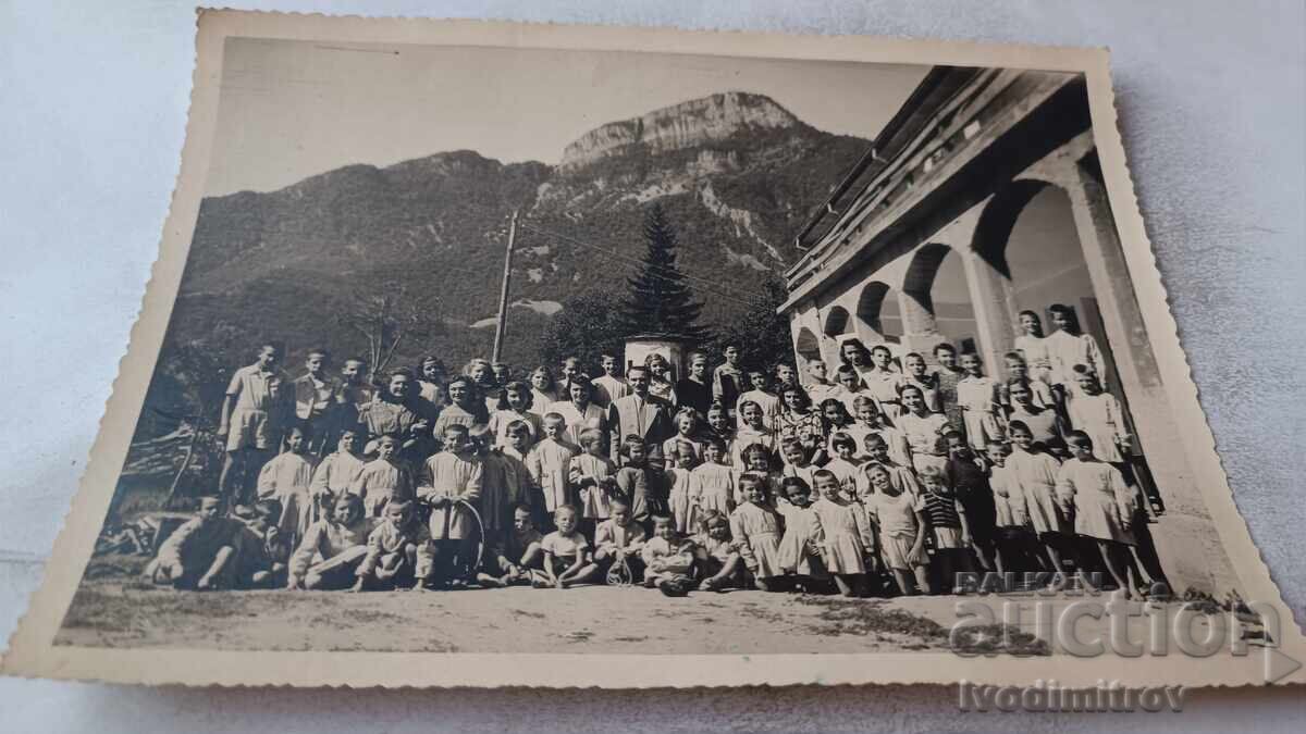 Φωτογραφία Μαθητών με τους δασκάλους τους σε εκδρομή